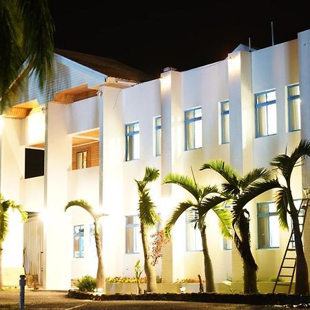 Super White Hotel Taitung Luaran gambar