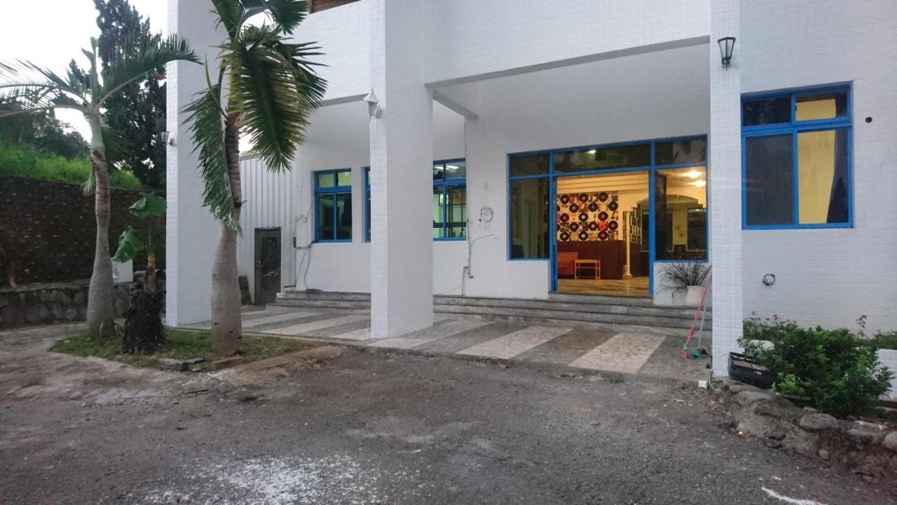 Super White Hotel Taitung Luaran gambar
