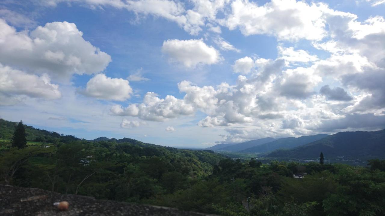 Super White Hotel Taitung Luaran gambar